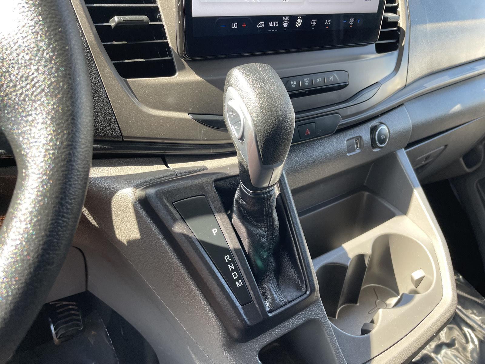 Vehicle photo 28