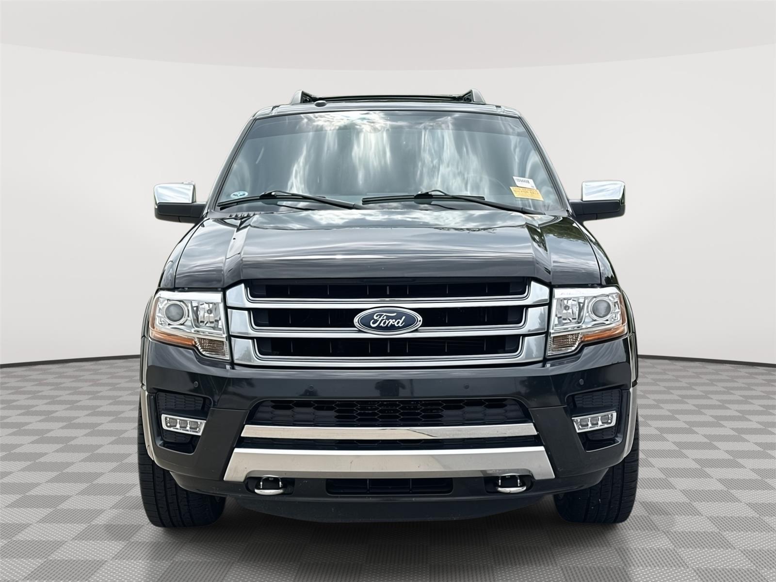 Vehicle photo 4