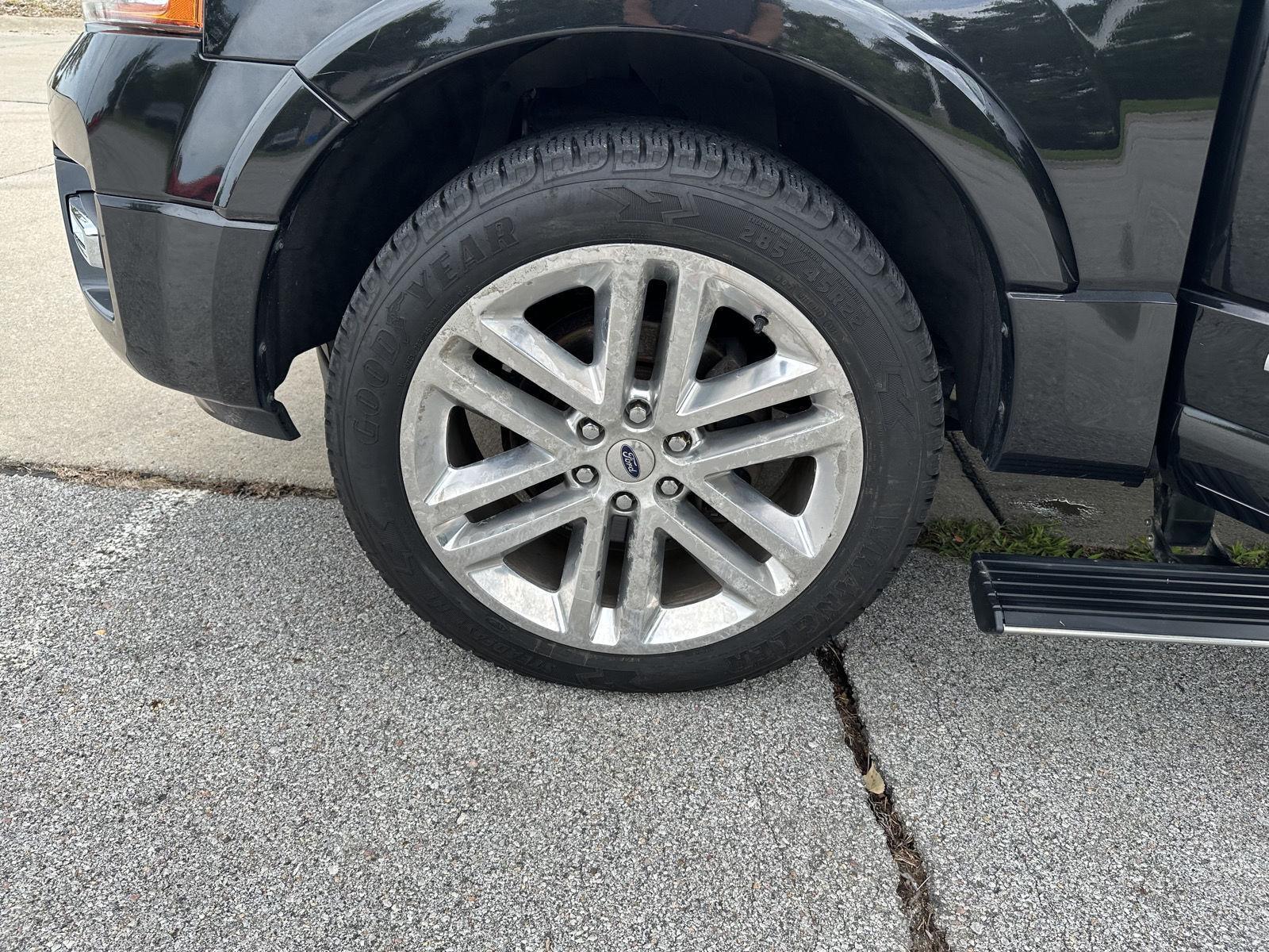 Vehicle photo 10
