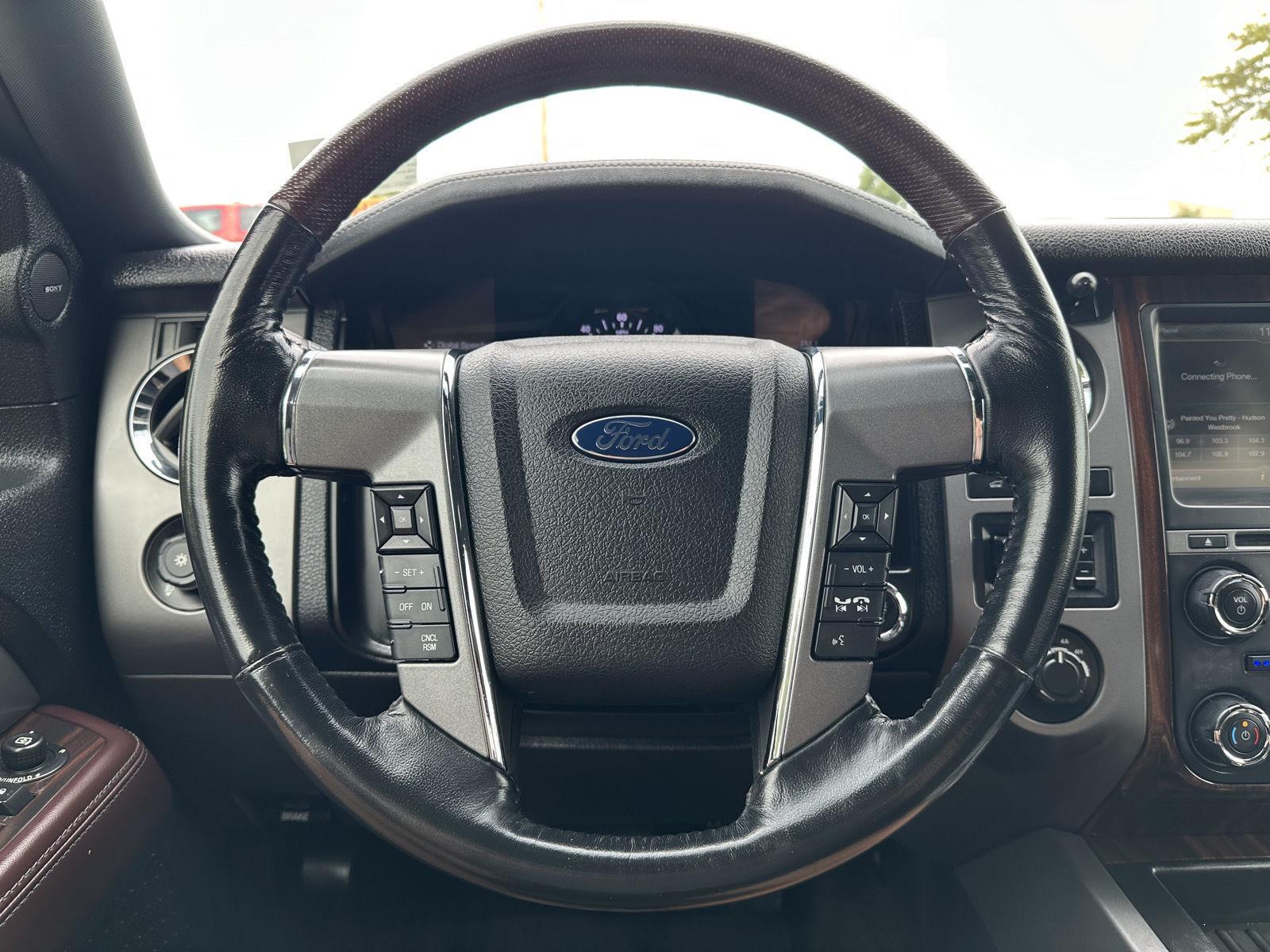 Vehicle photo 12