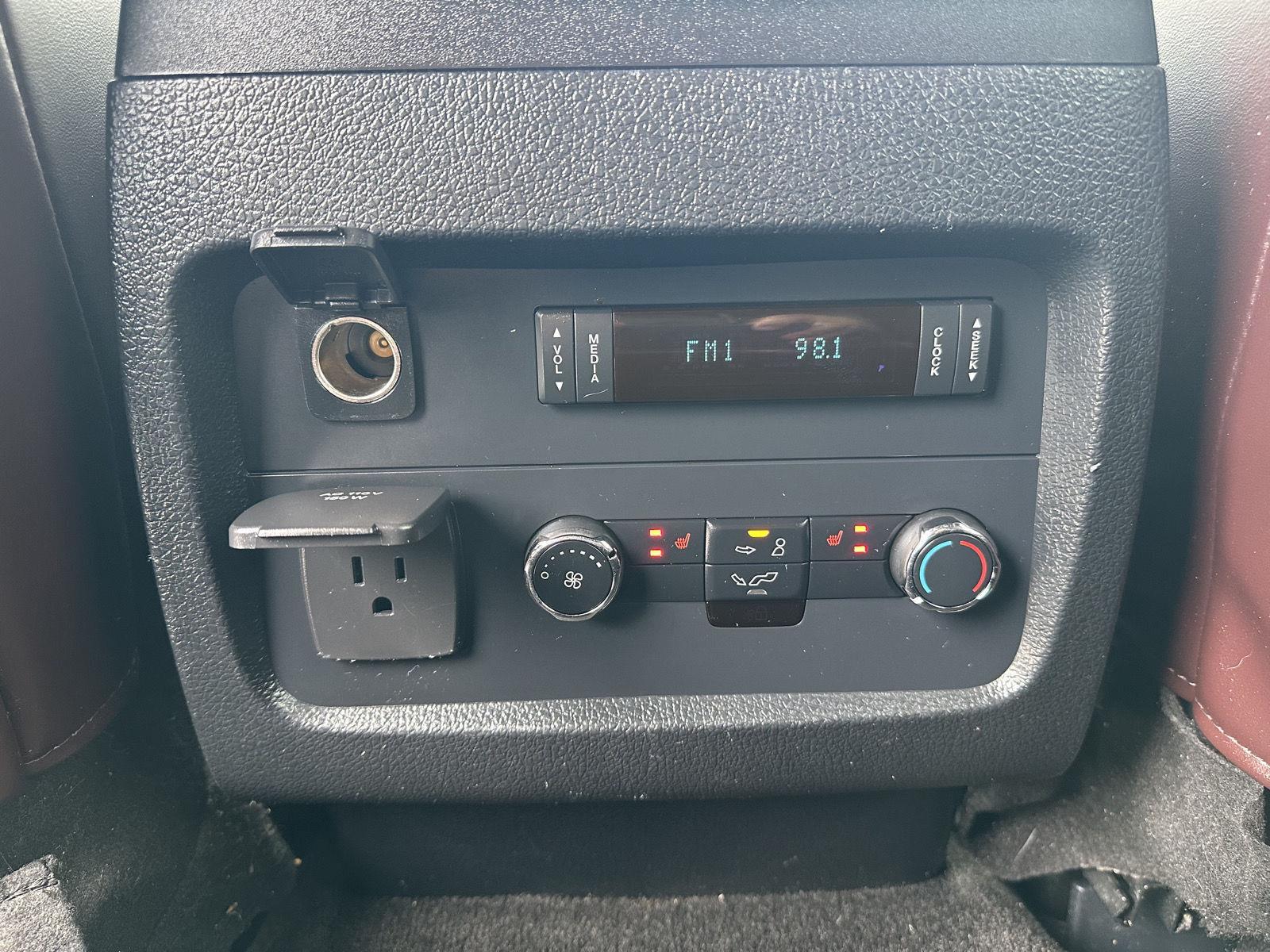 Vehicle photo 23
