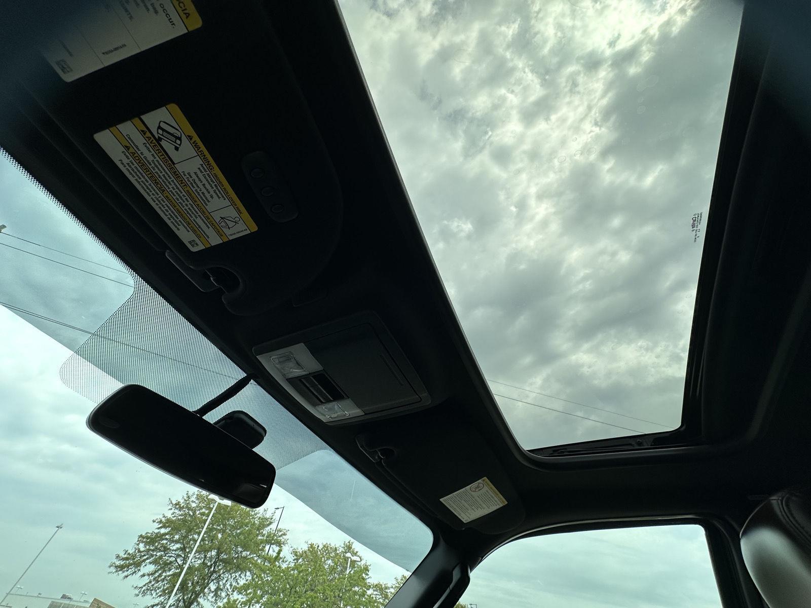 Vehicle photo 25