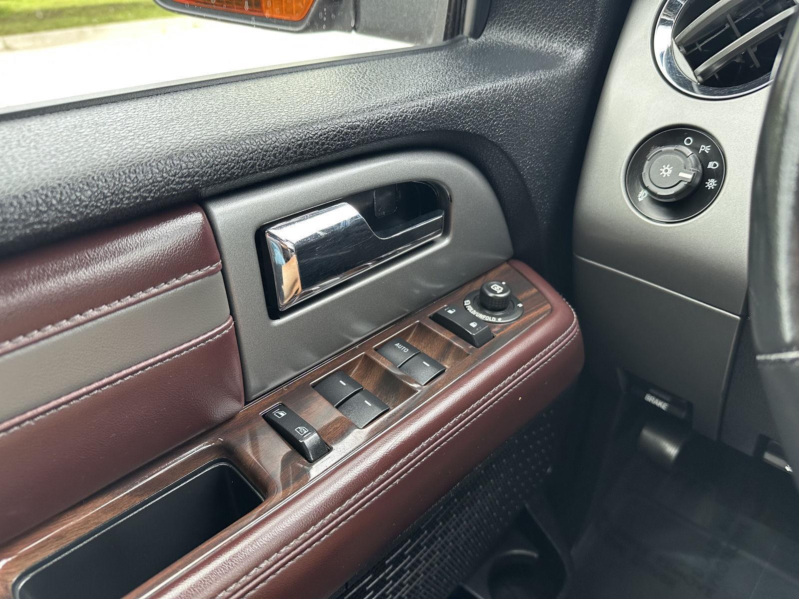 Vehicle photo 32