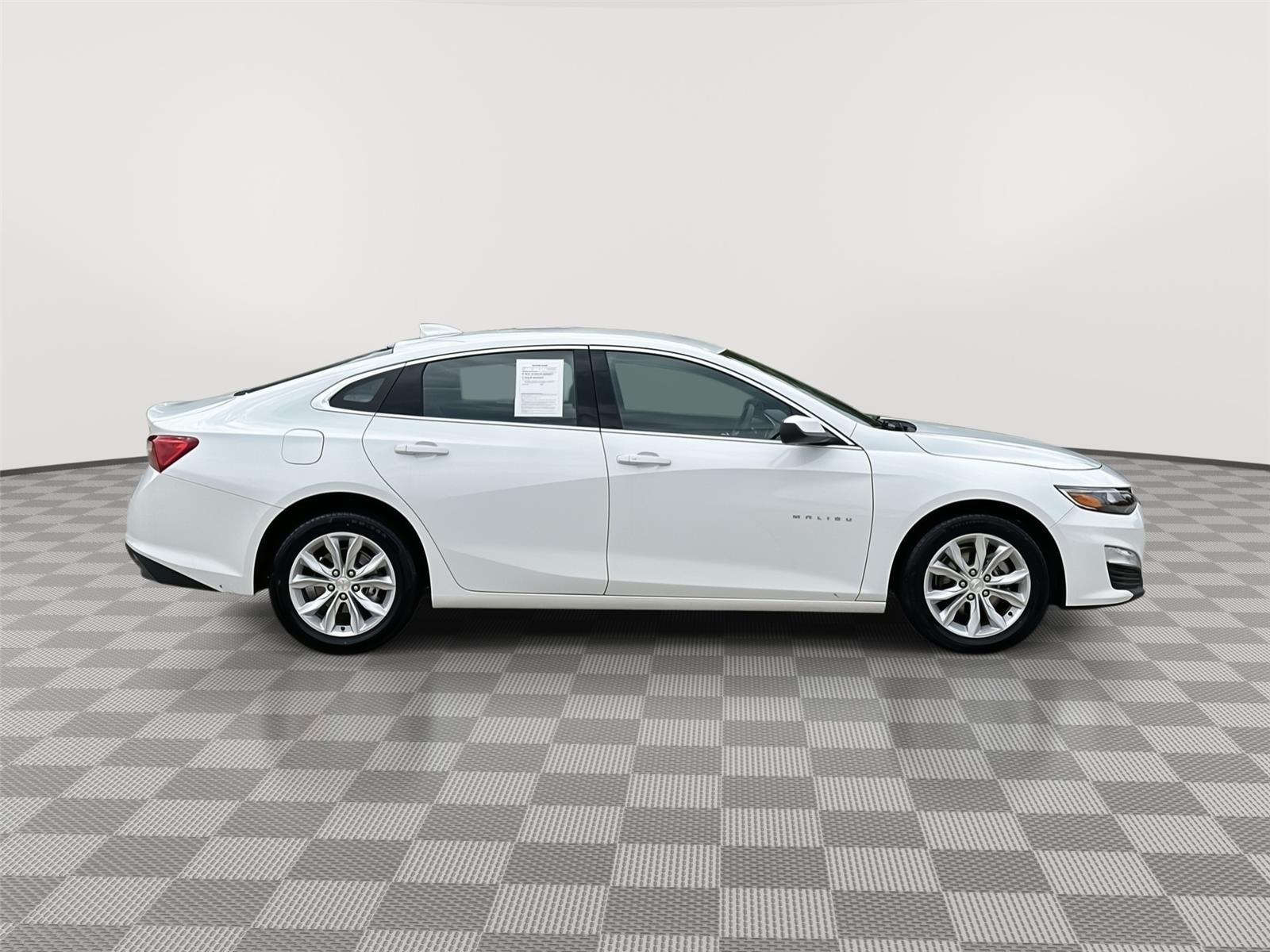 Vehicle photo 6
