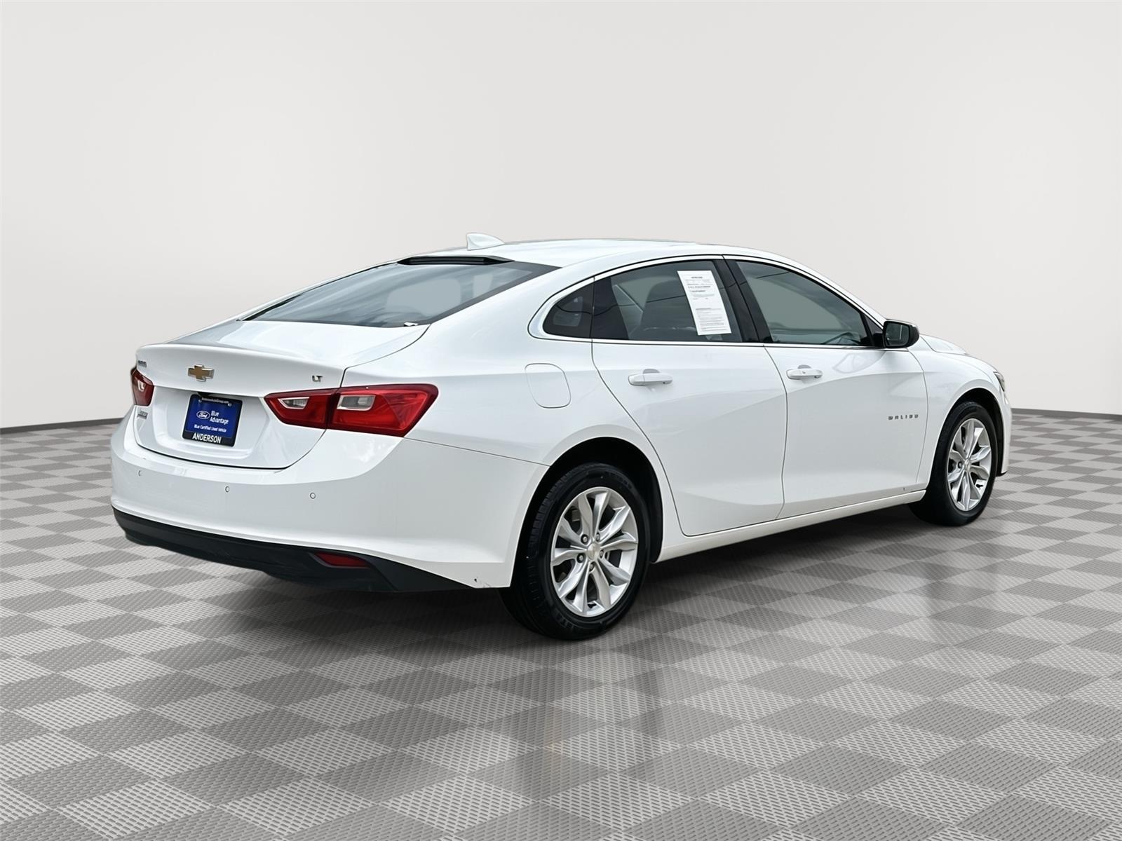 Vehicle photo 7