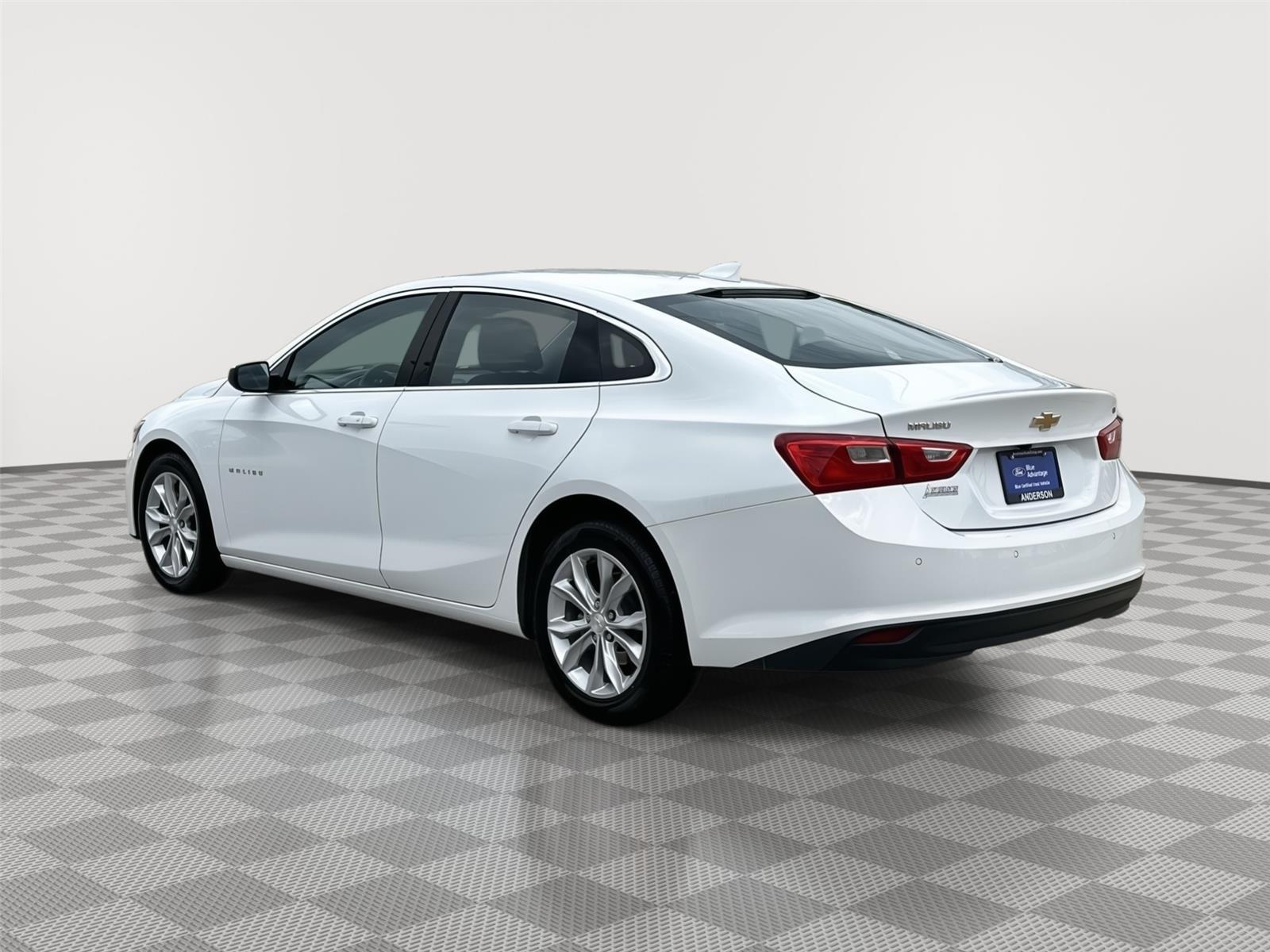 Vehicle photo 9