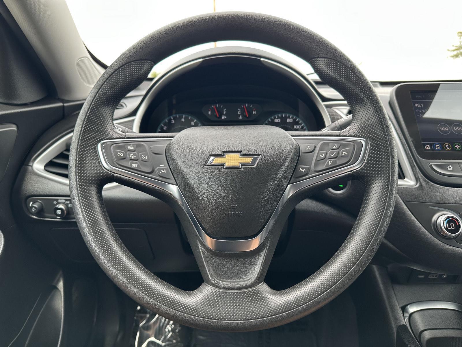 Vehicle photo 12