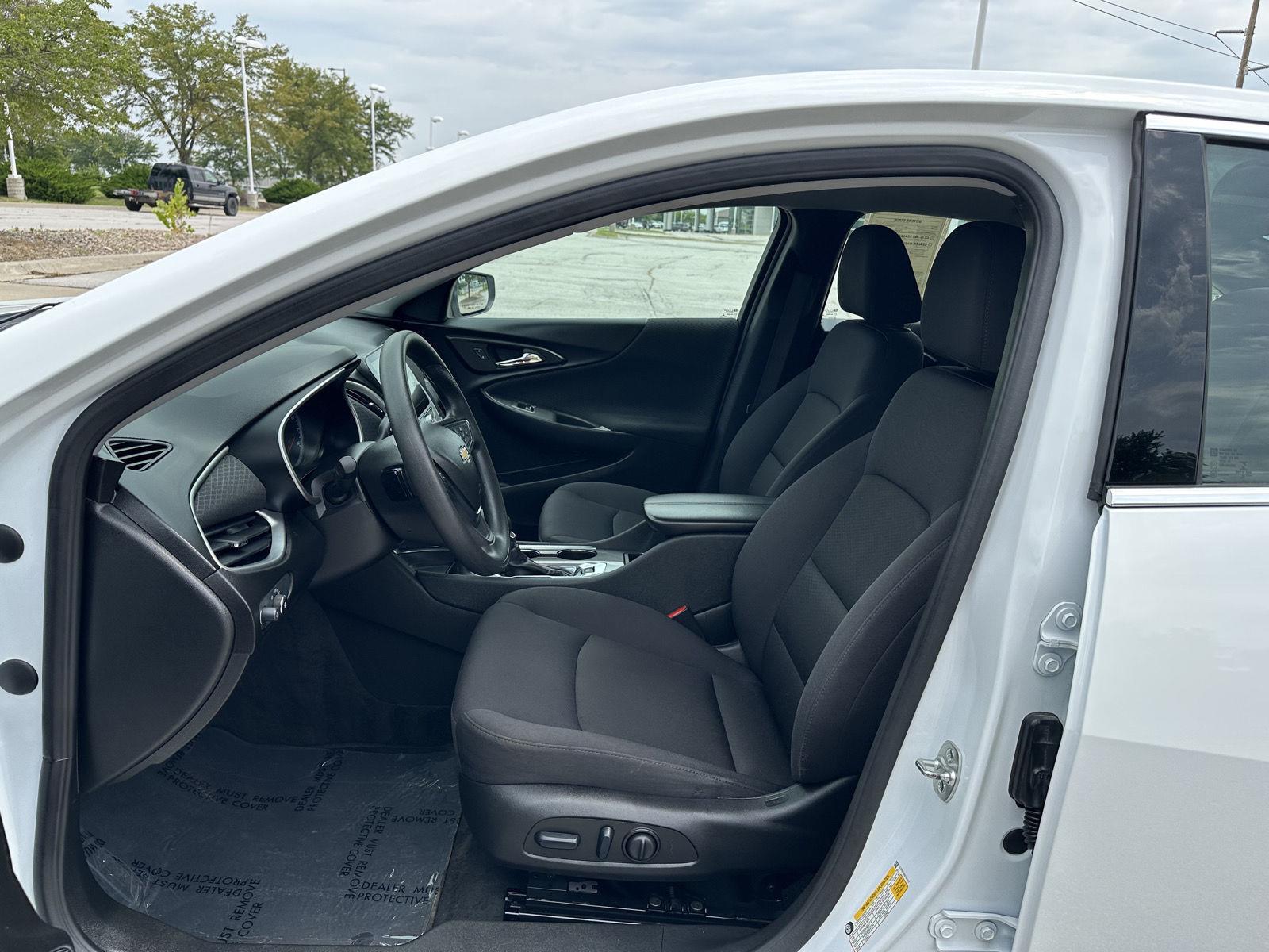 Vehicle photo 17