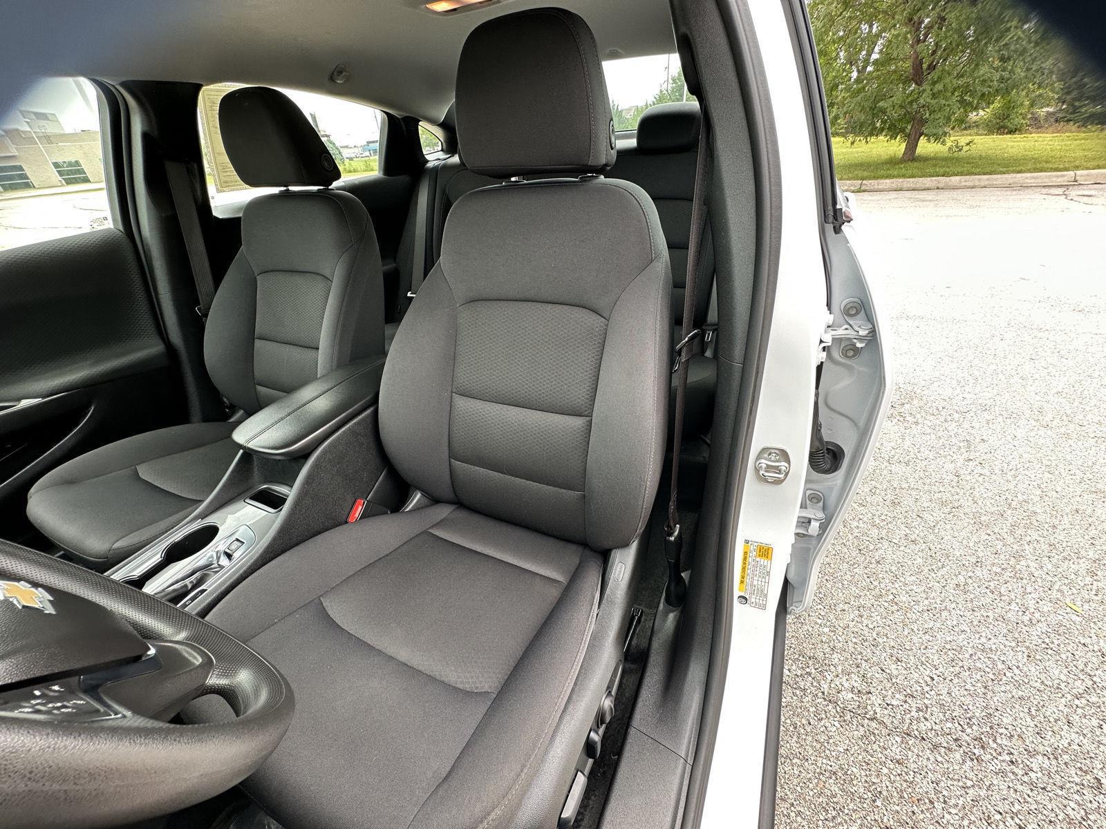 Vehicle photo 18