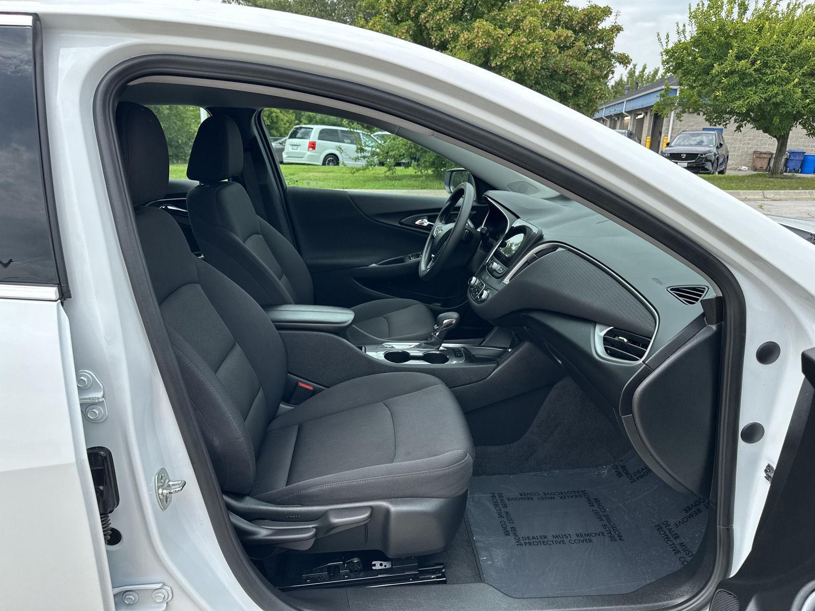 Vehicle photo 19