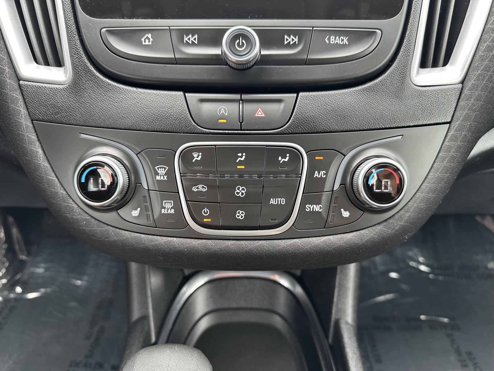 Vehicle photo 26