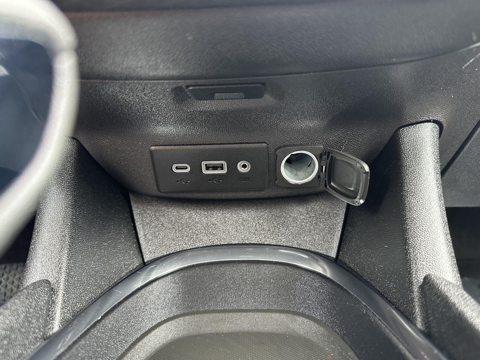 Vehicle photo 28