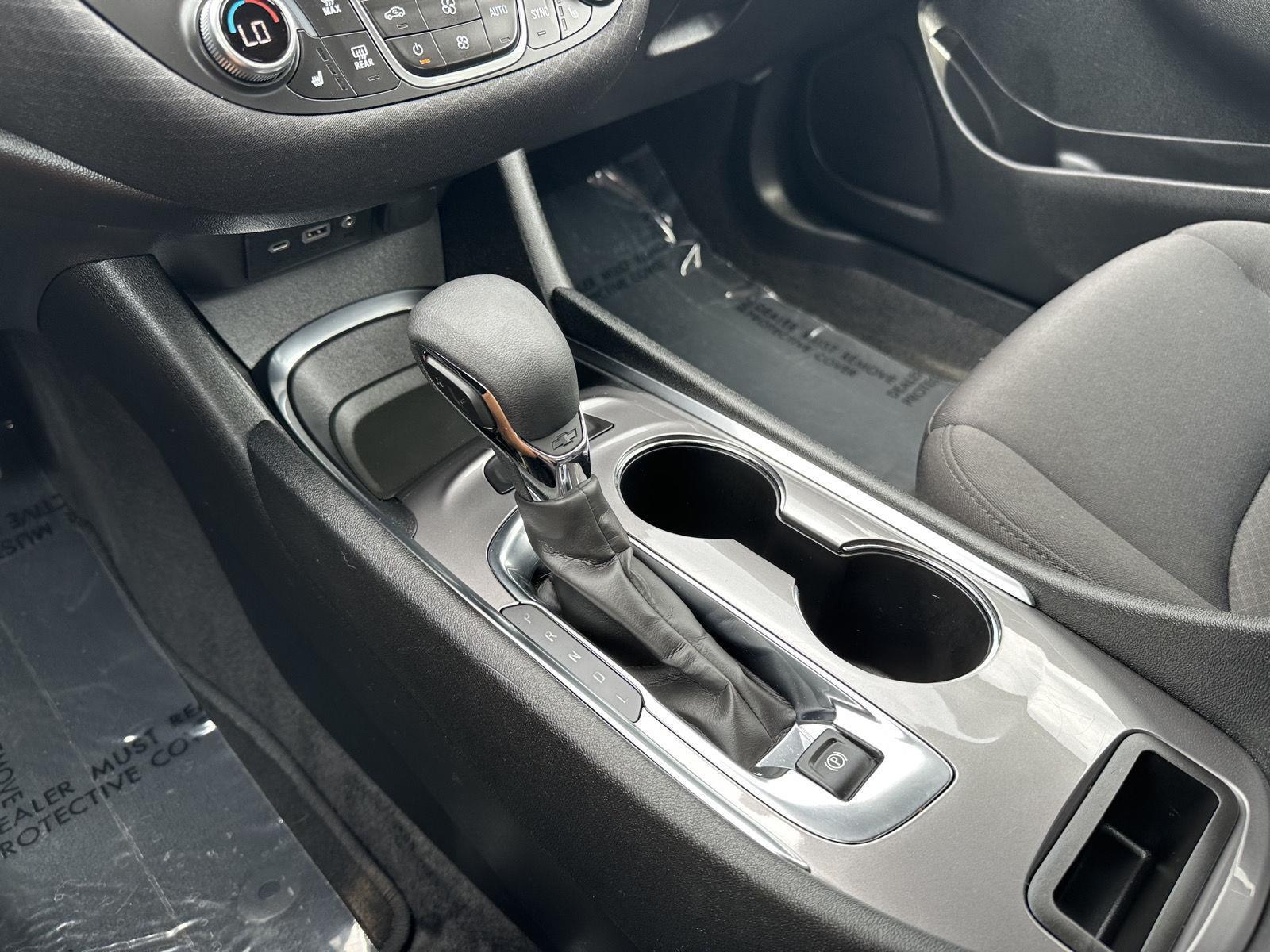 Vehicle photo 30