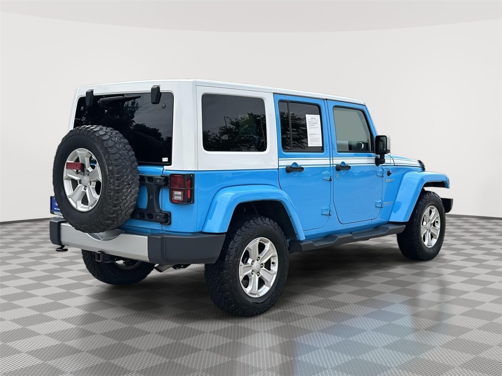 Vehicle photo 7