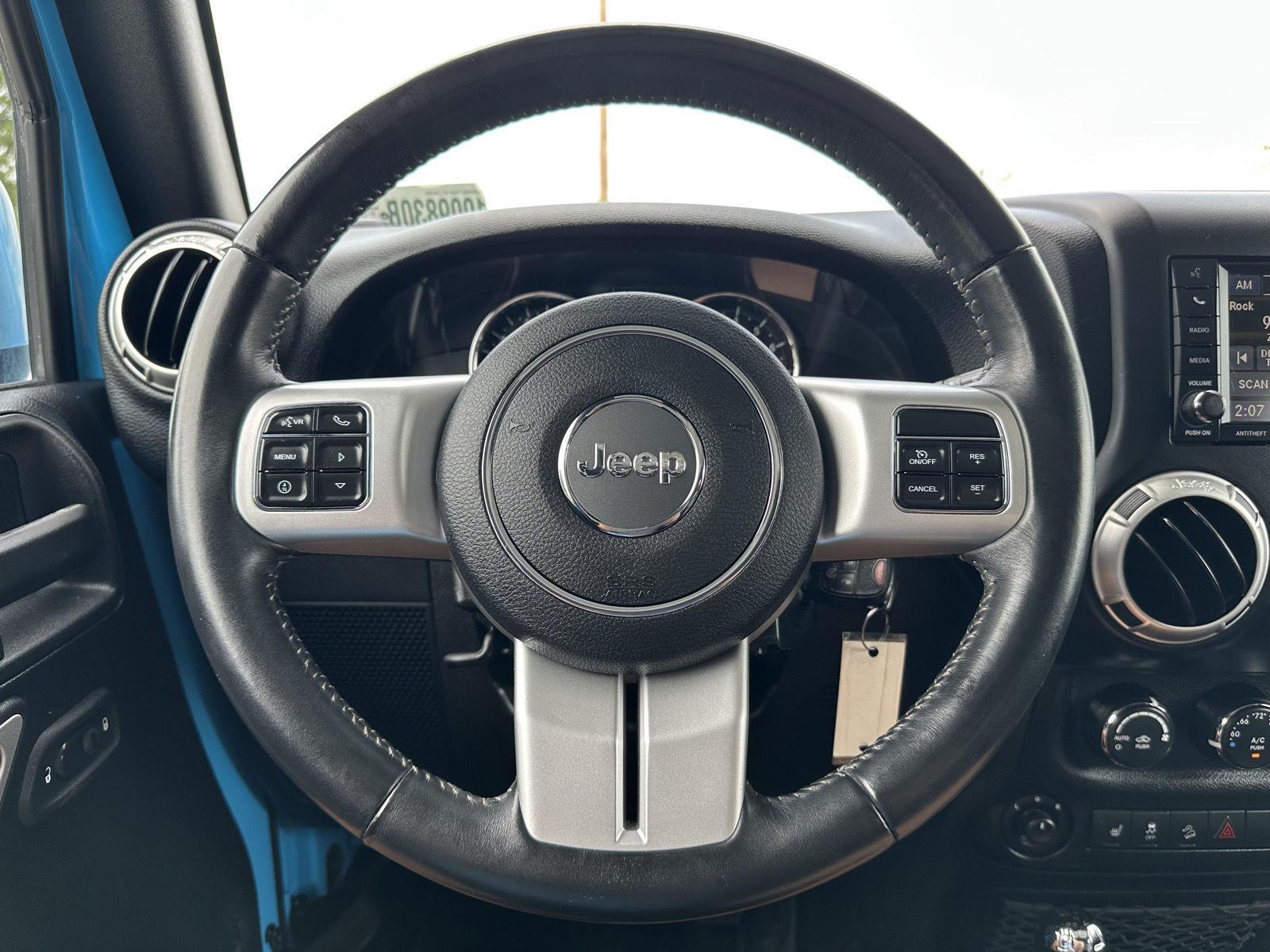 Vehicle photo 12