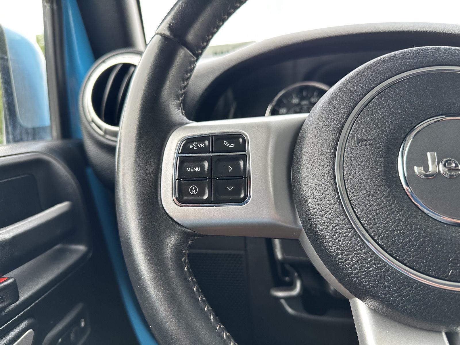 Vehicle photo 13