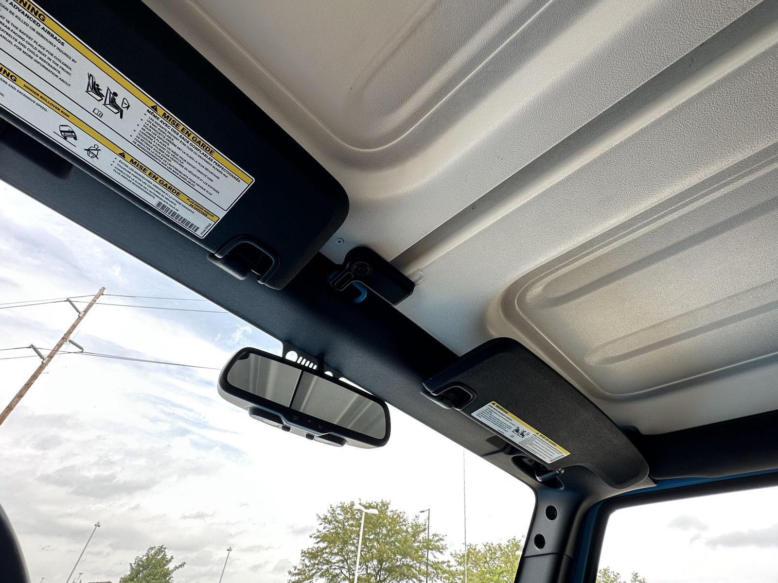 Vehicle photo 21