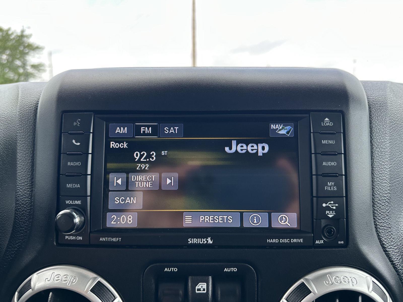 Vehicle photo 23