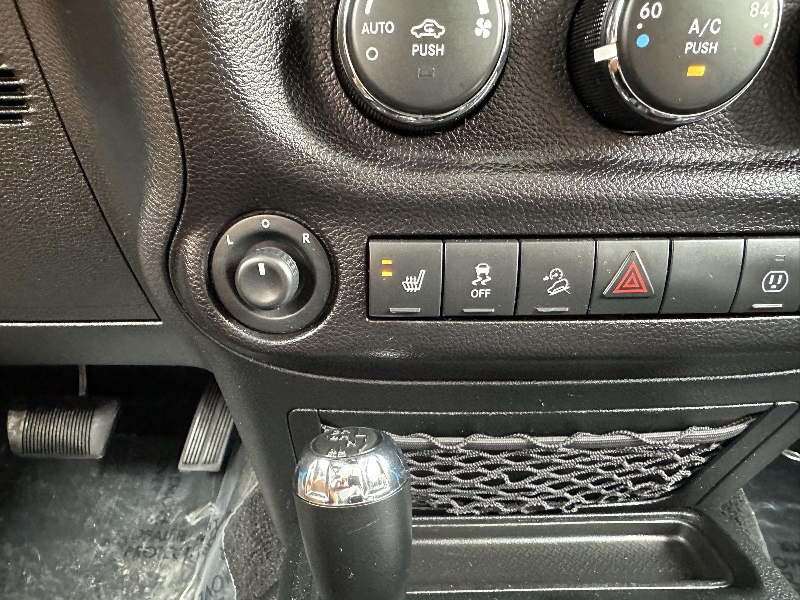 Vehicle photo 25