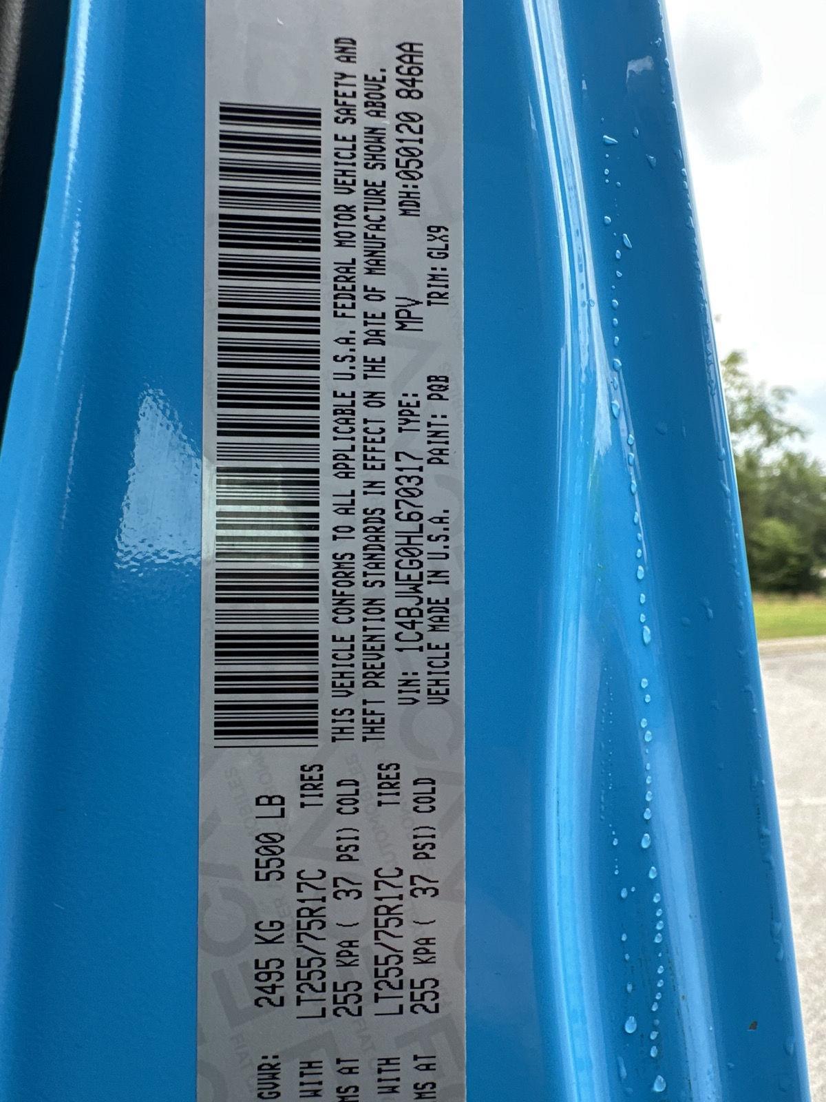 Vehicle photo 28