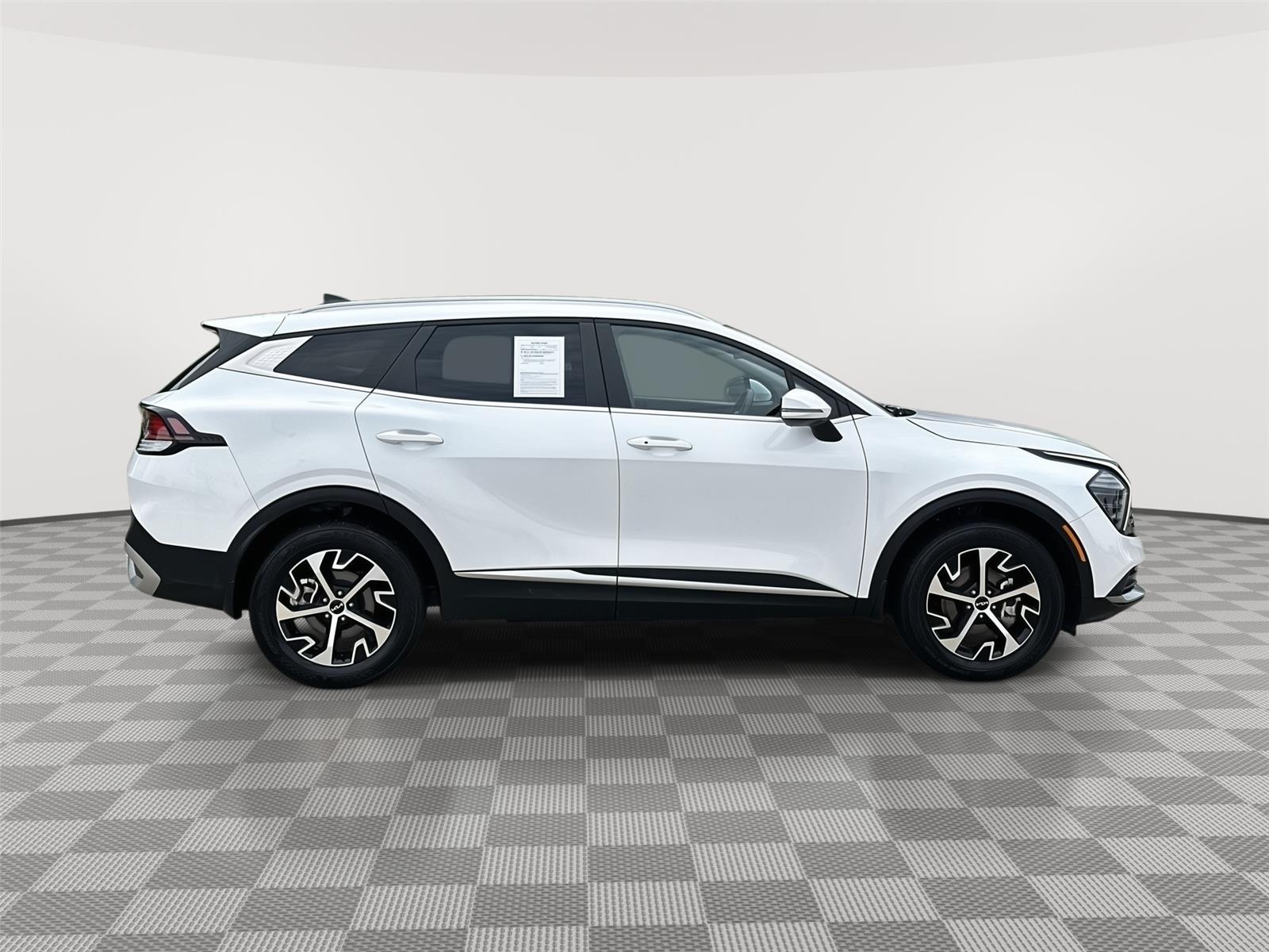 Vehicle photo 6