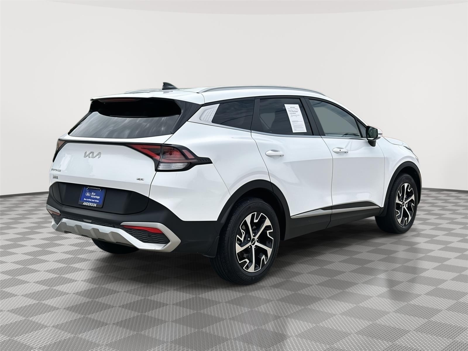 Vehicle photo 7