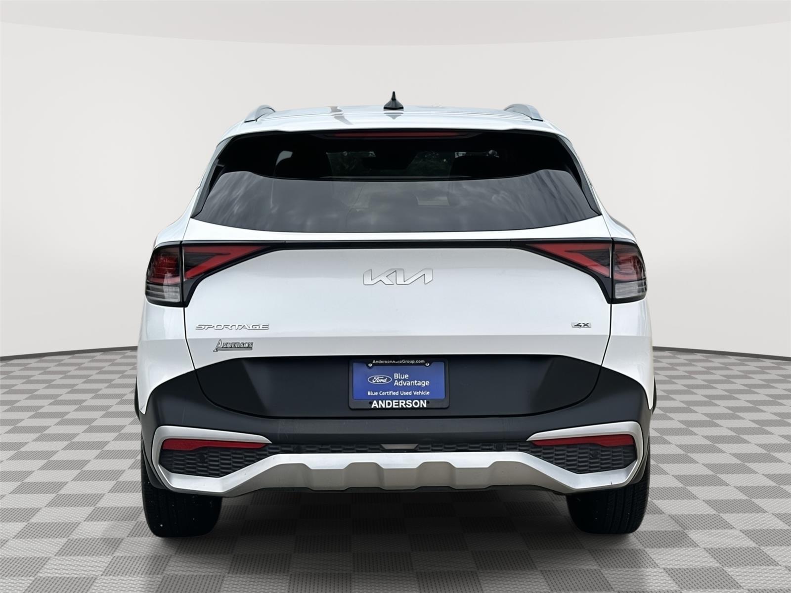Vehicle photo 8
