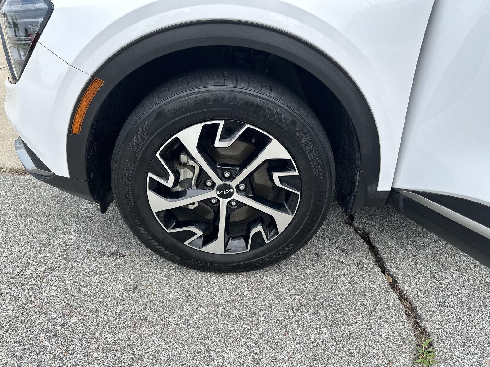 Vehicle photo 10
