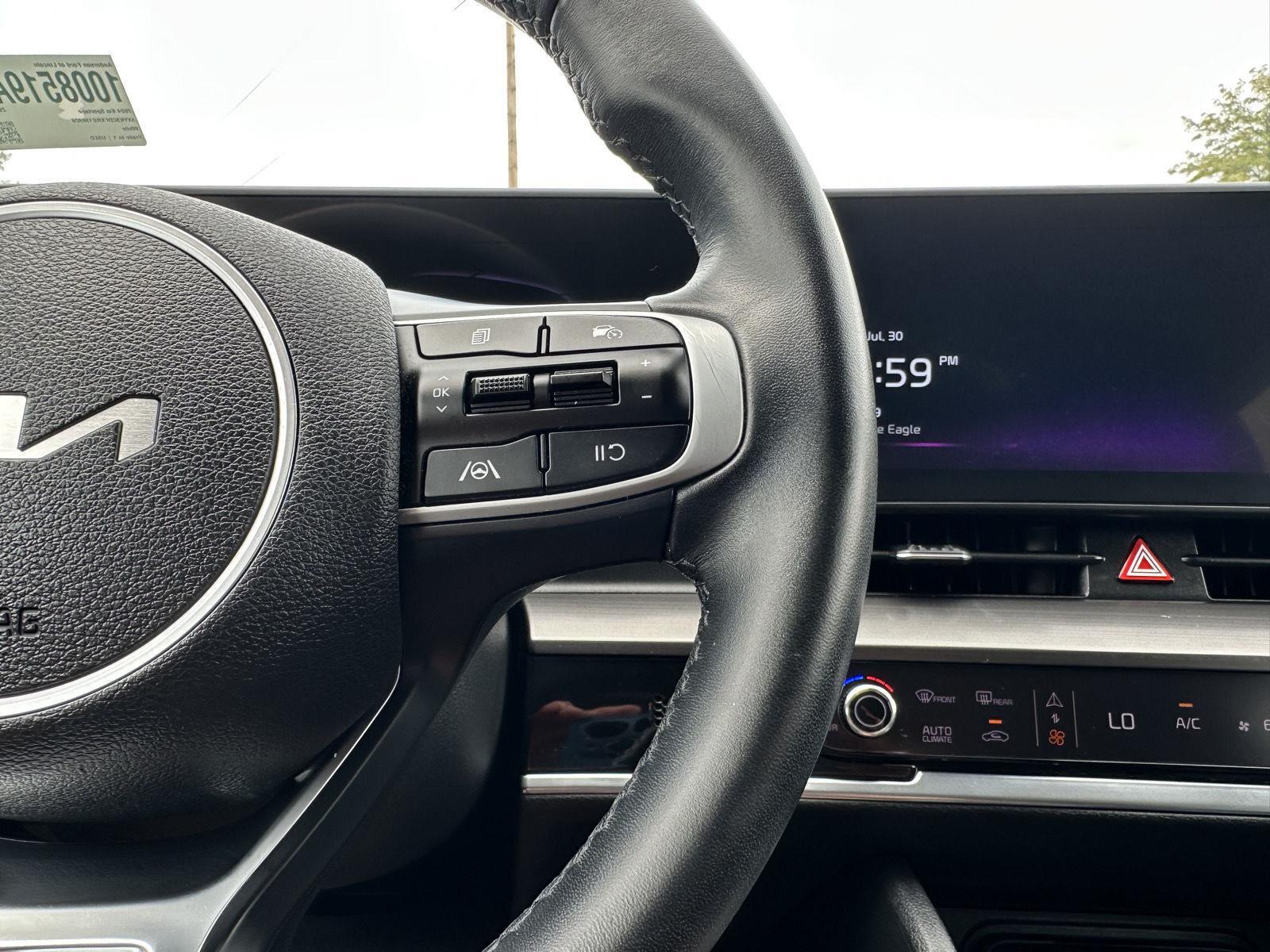 Vehicle photo 14