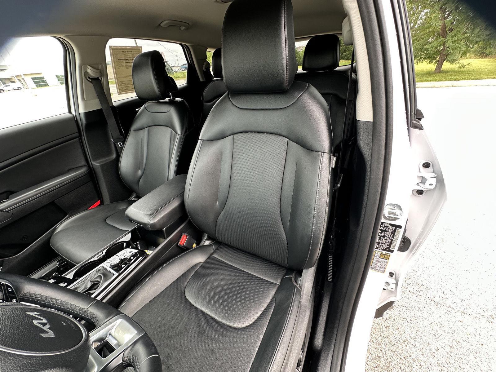 Vehicle photo 18