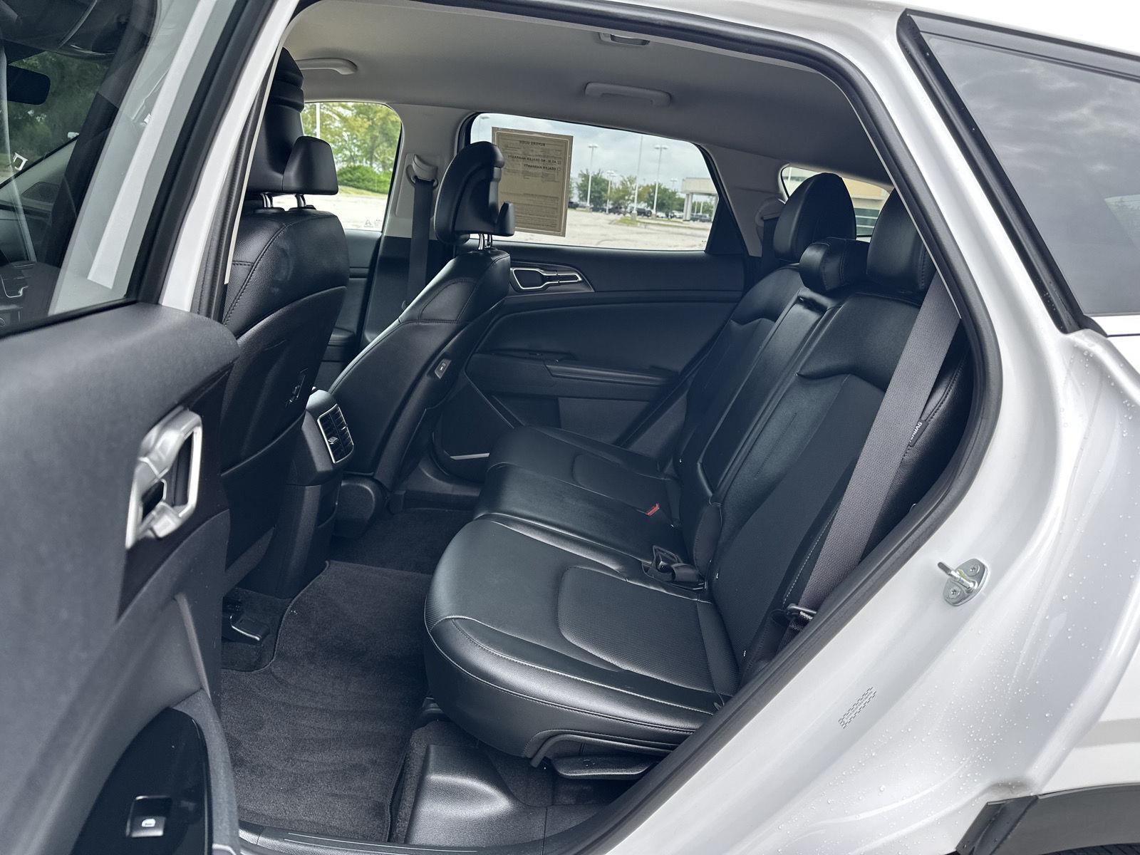 Vehicle photo 20