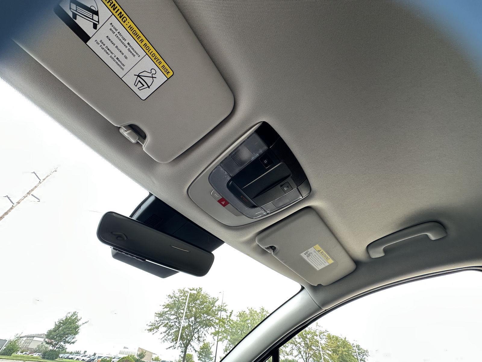 Vehicle photo 21