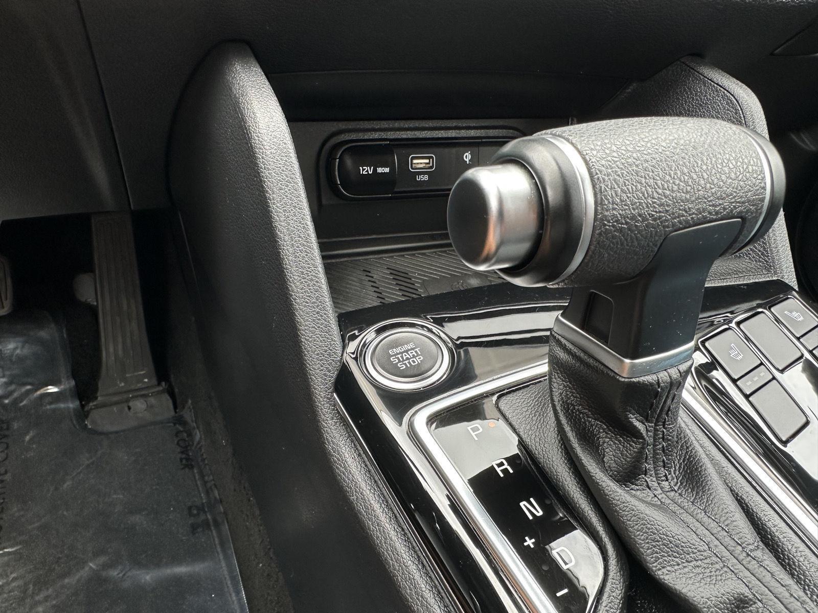 Vehicle photo 24