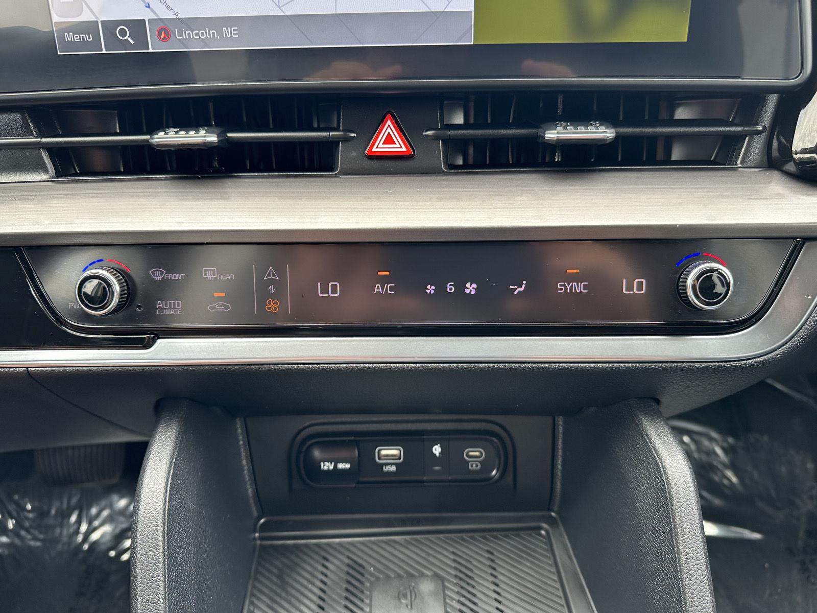Vehicle photo 26