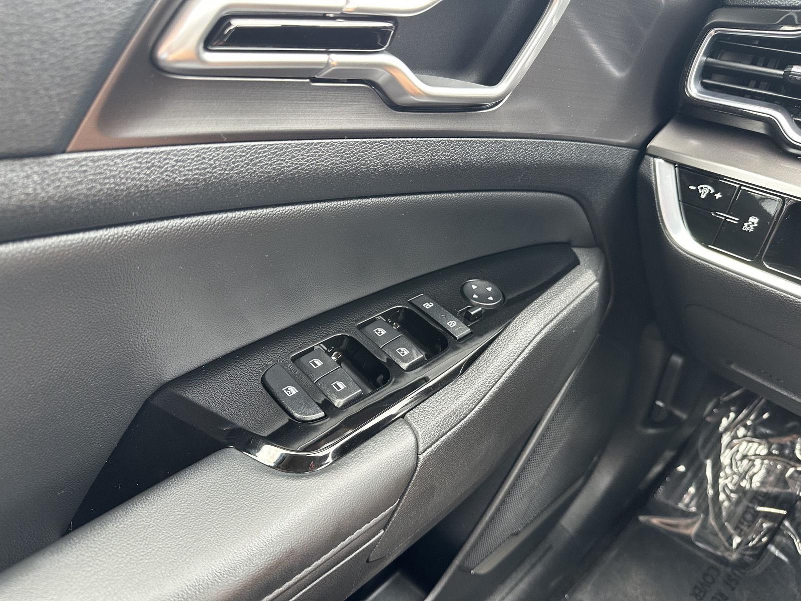 Vehicle photo 29