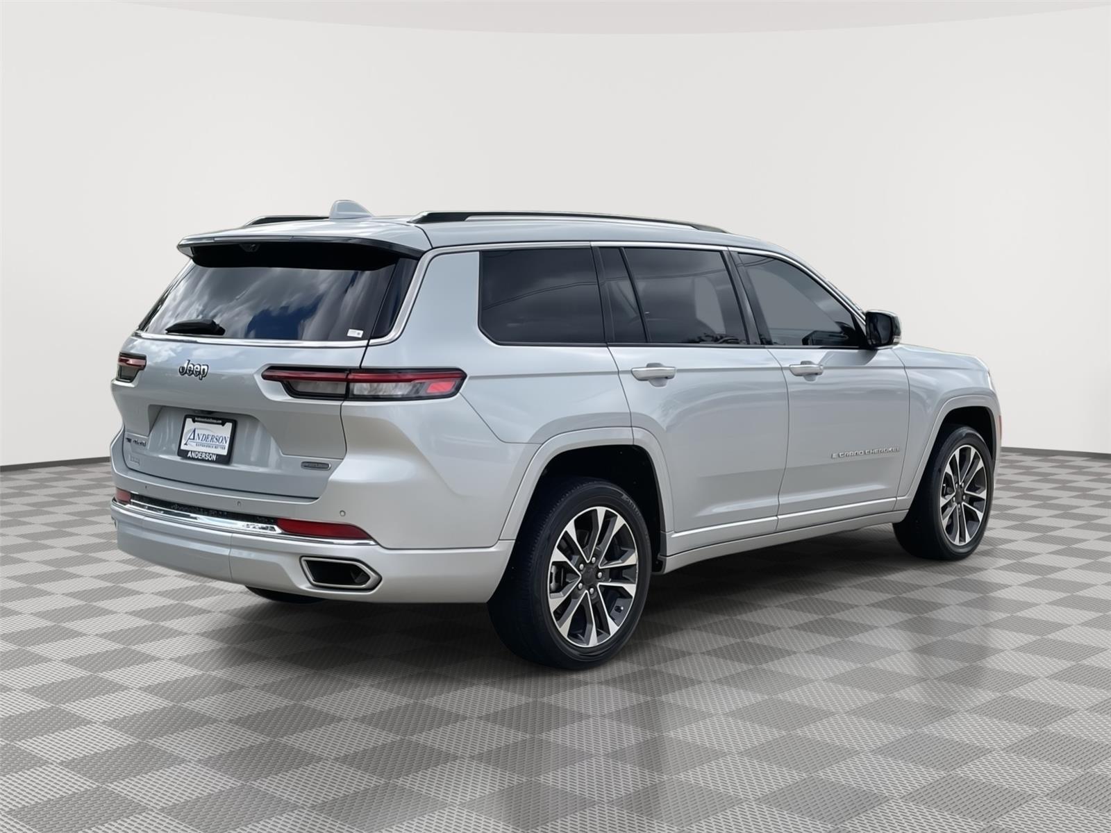 Vehicle photo 7