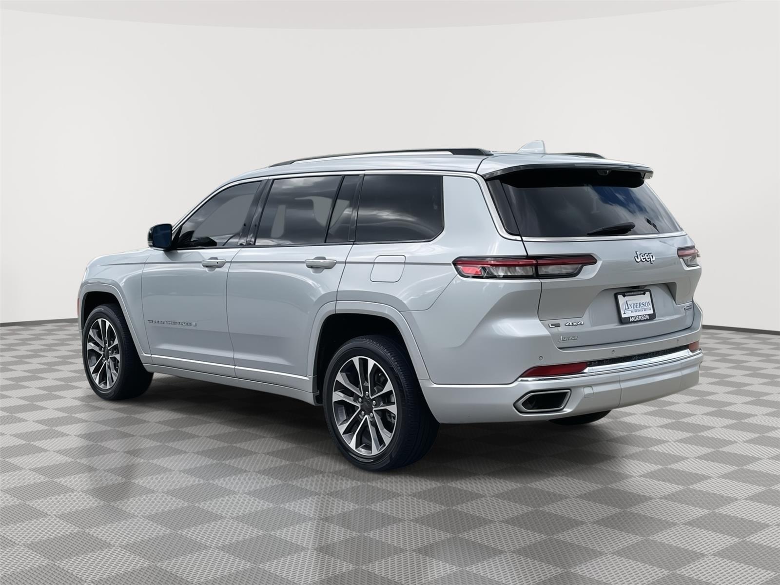 Vehicle photo 9
