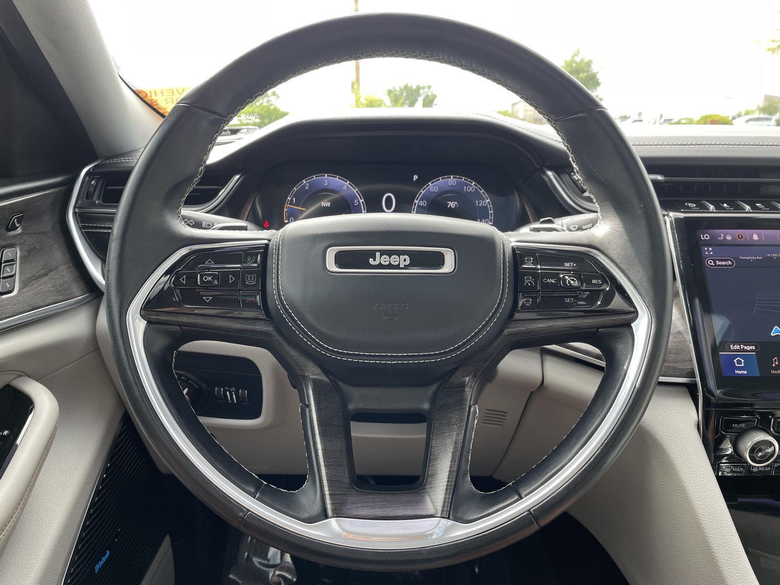 Vehicle photo 12