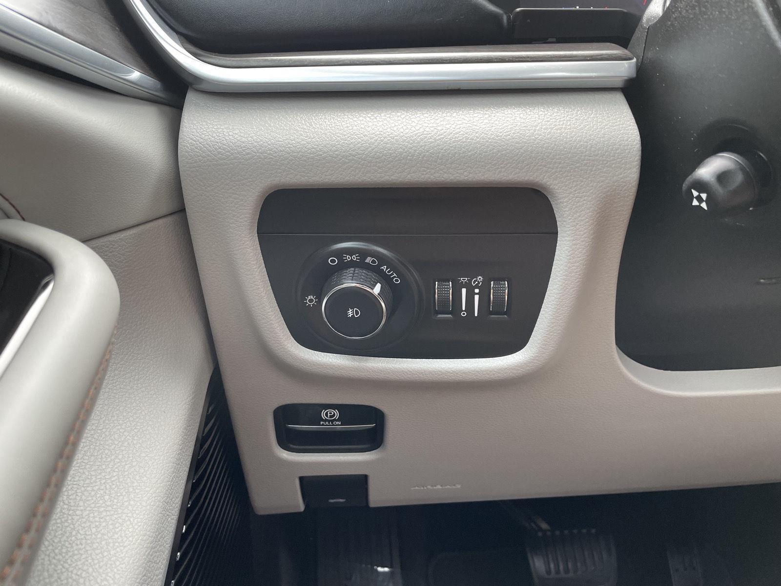 Vehicle photo 16