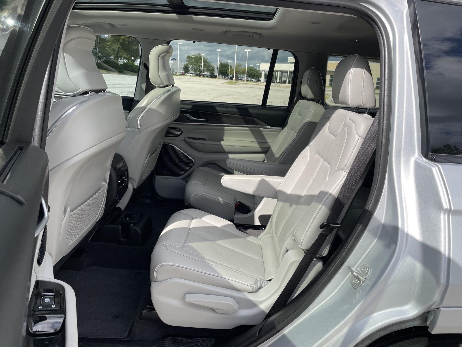 Vehicle photo 20