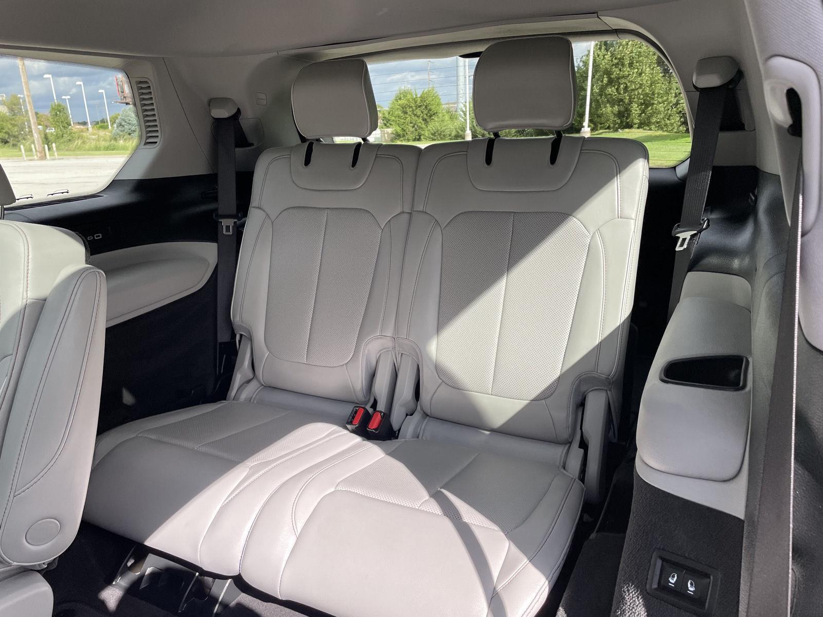 Vehicle photo 22