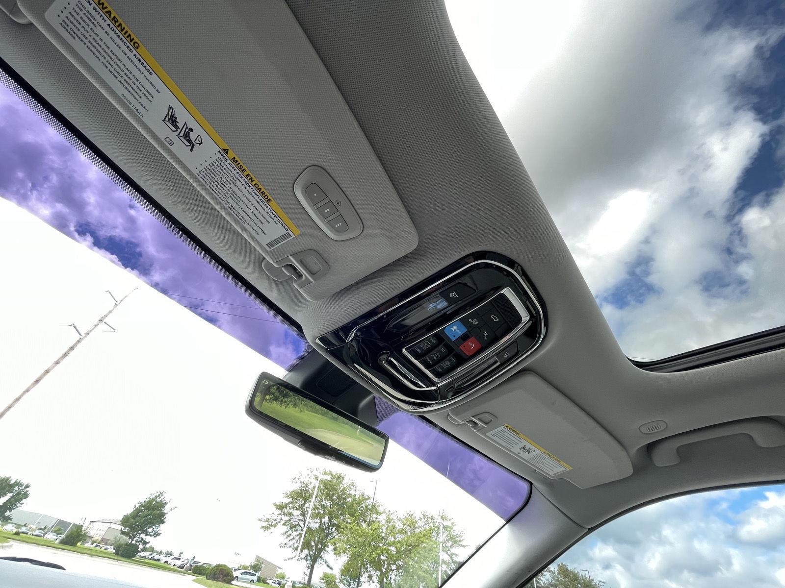 Vehicle photo 23