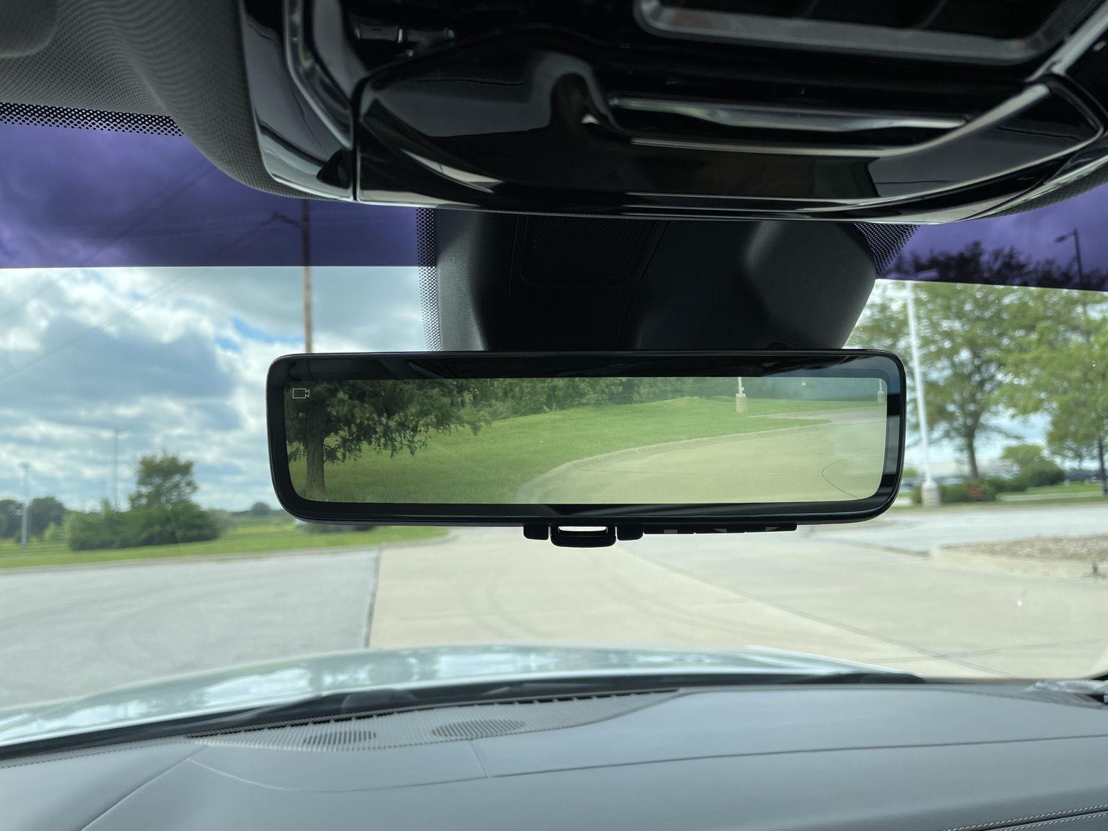Vehicle photo 24
