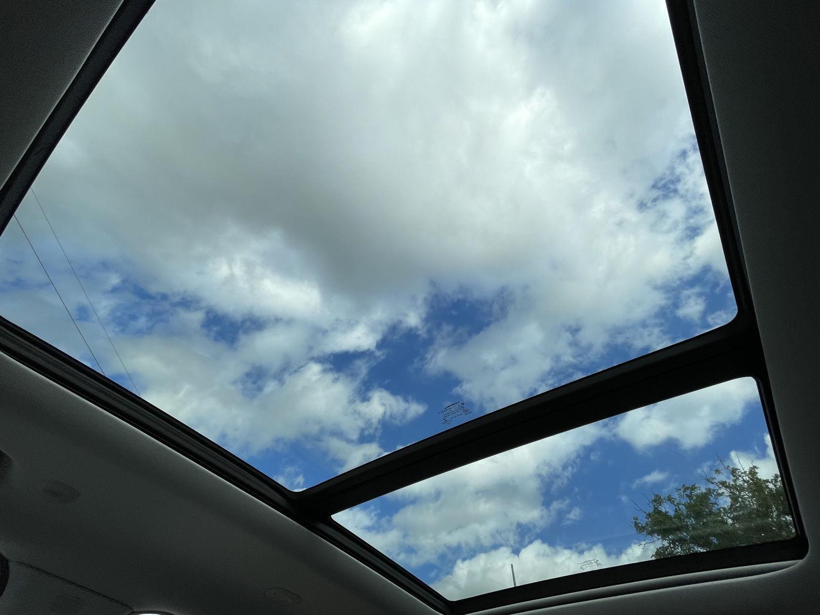 Vehicle photo 25