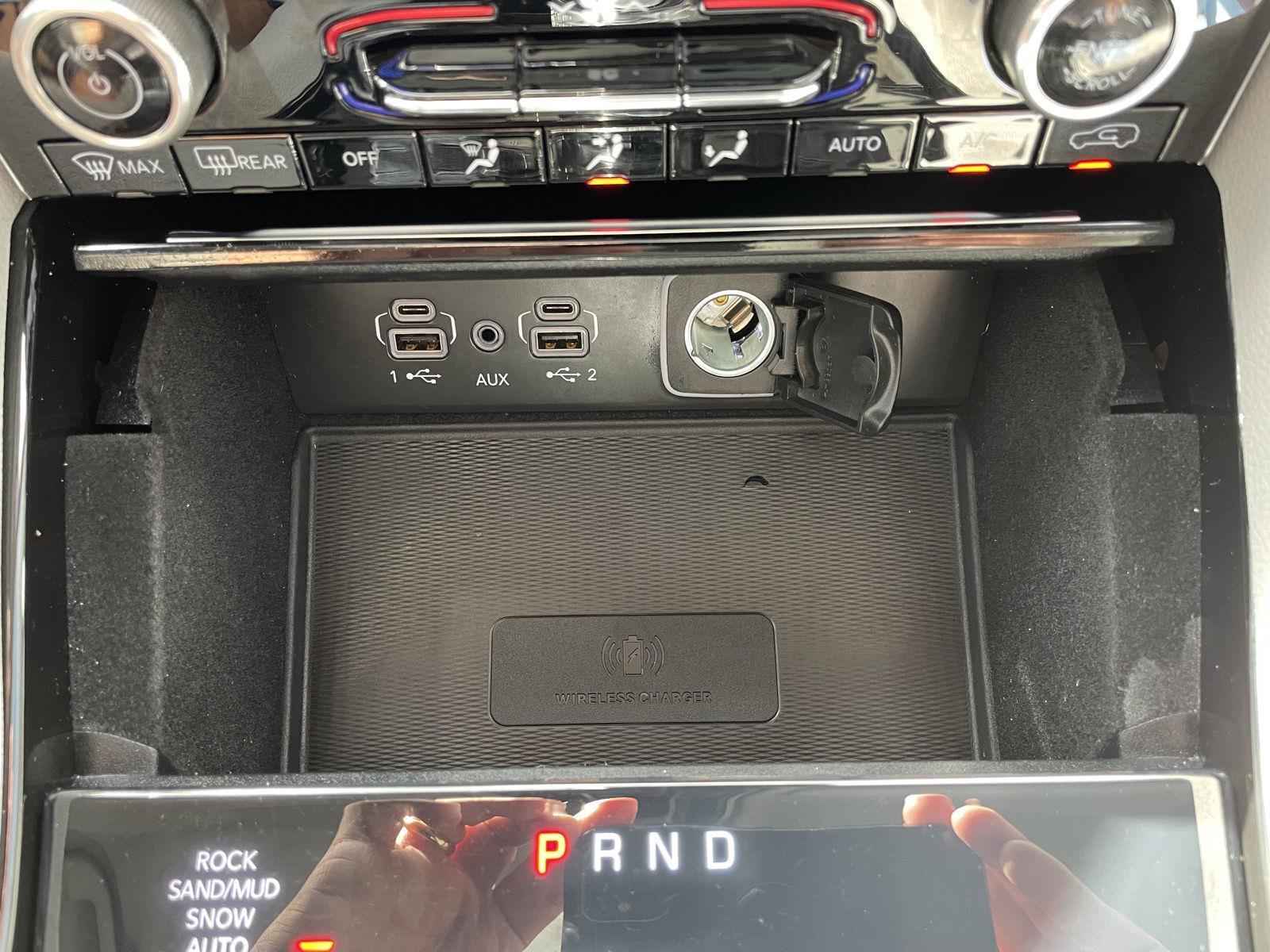Vehicle photo 33