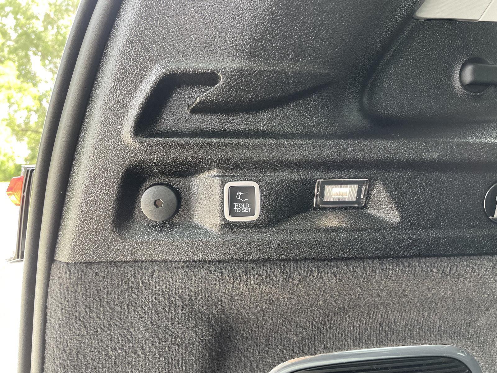 Vehicle photo 43