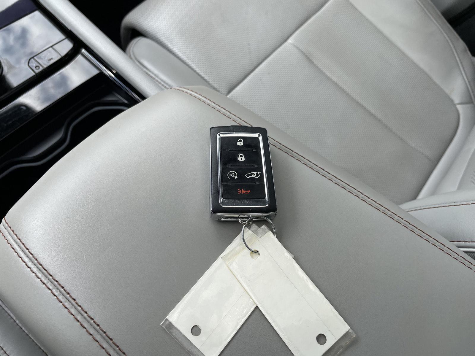 Vehicle photo 46