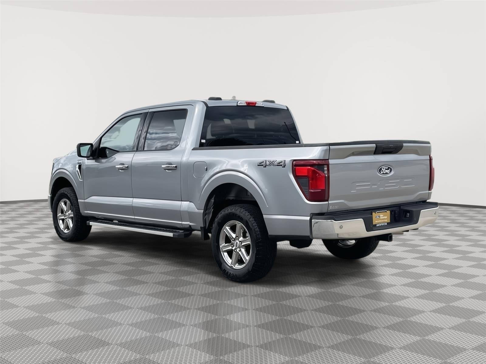 Vehicle photo 9