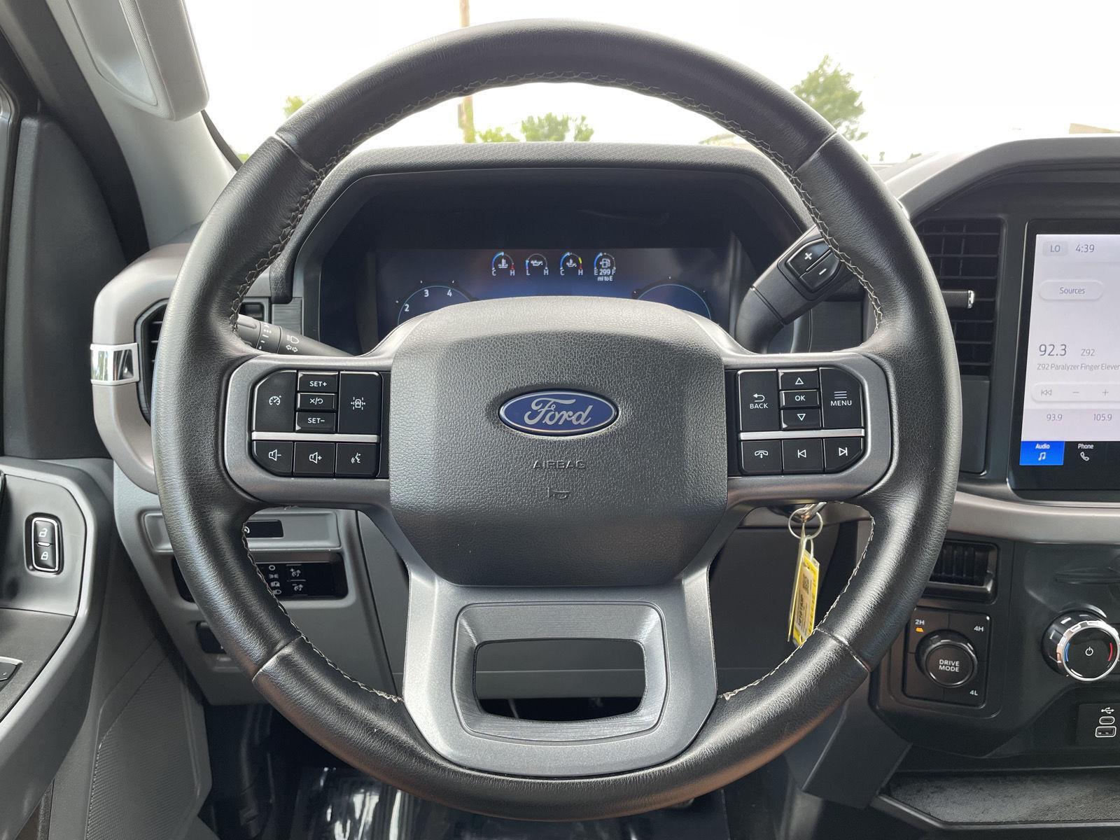 Vehicle photo 12