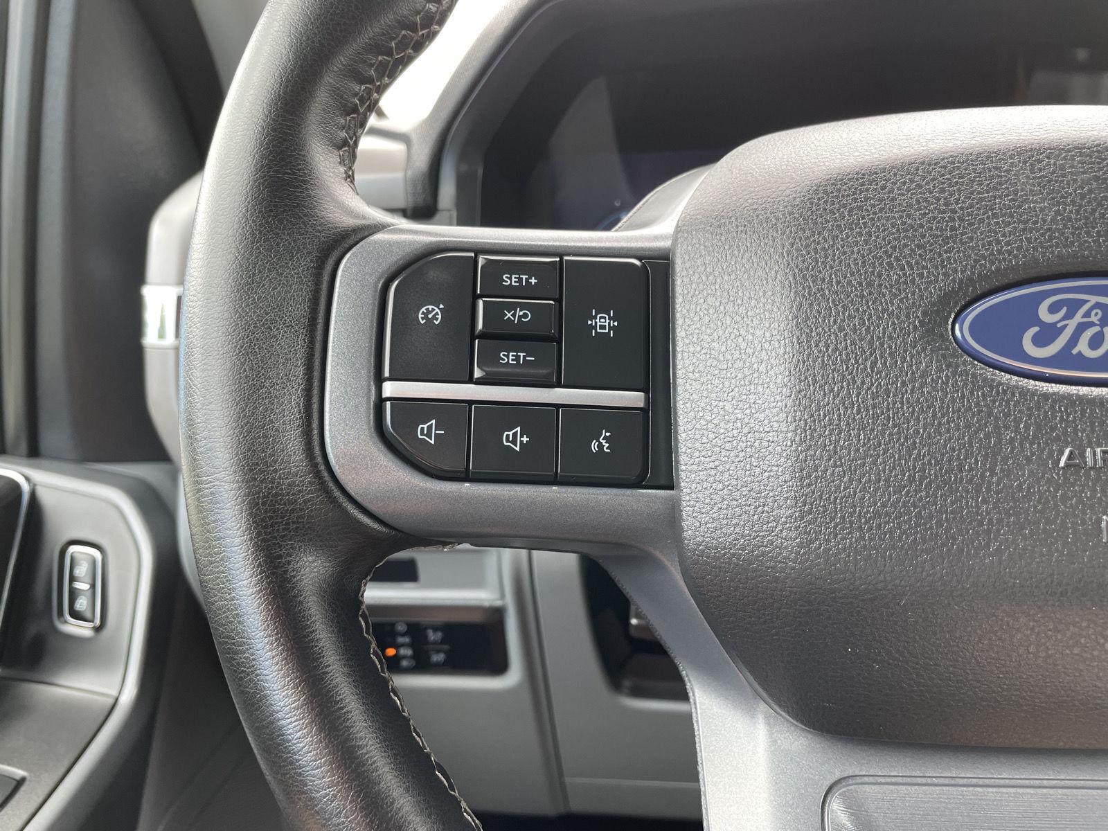 Vehicle photo 13